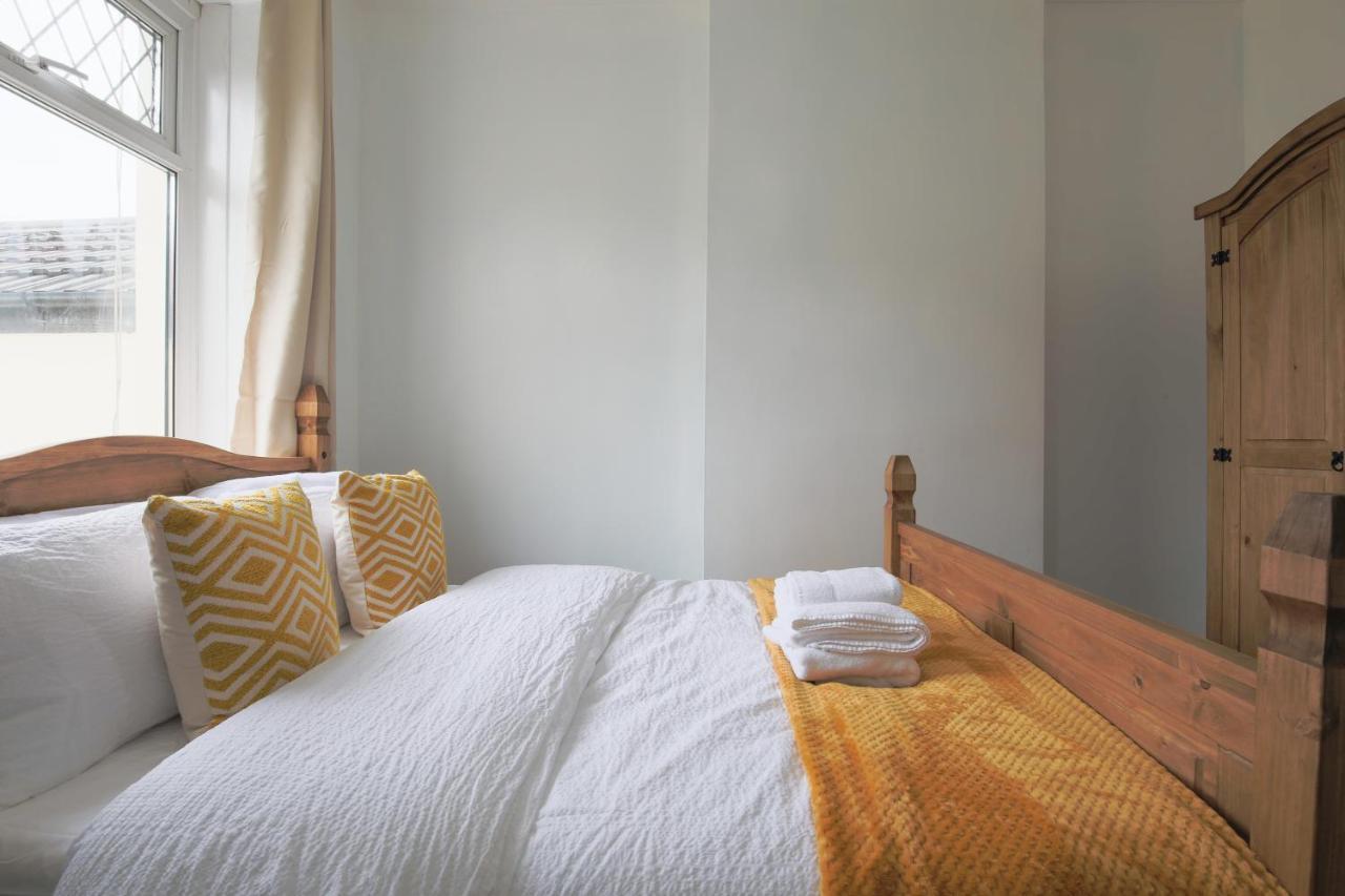 Spacious 4 Bedroom House- Walking Distance To City Centre & Great Backyard Кардиф Екстериор снимка