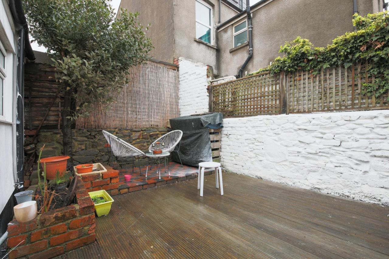 Spacious 4 Bedroom House- Walking Distance To City Centre & Great Backyard Кардиф Екстериор снимка